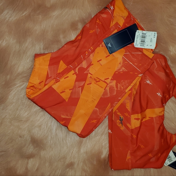 Brand new 2pc Reebok workout set - Picture 2 of 3